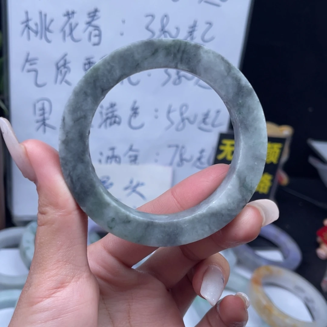 定制翡翠未镶嵌手镯