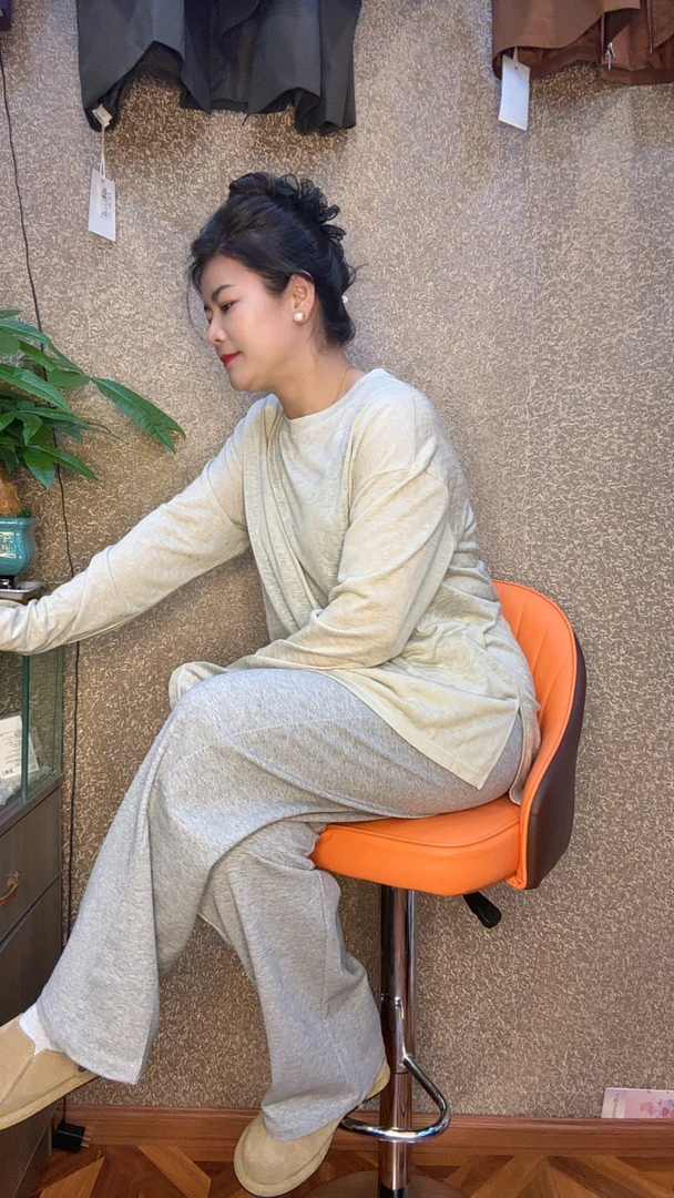 纯色T恤吸湿排汗夏季直筒圆领长袖常规款百搭