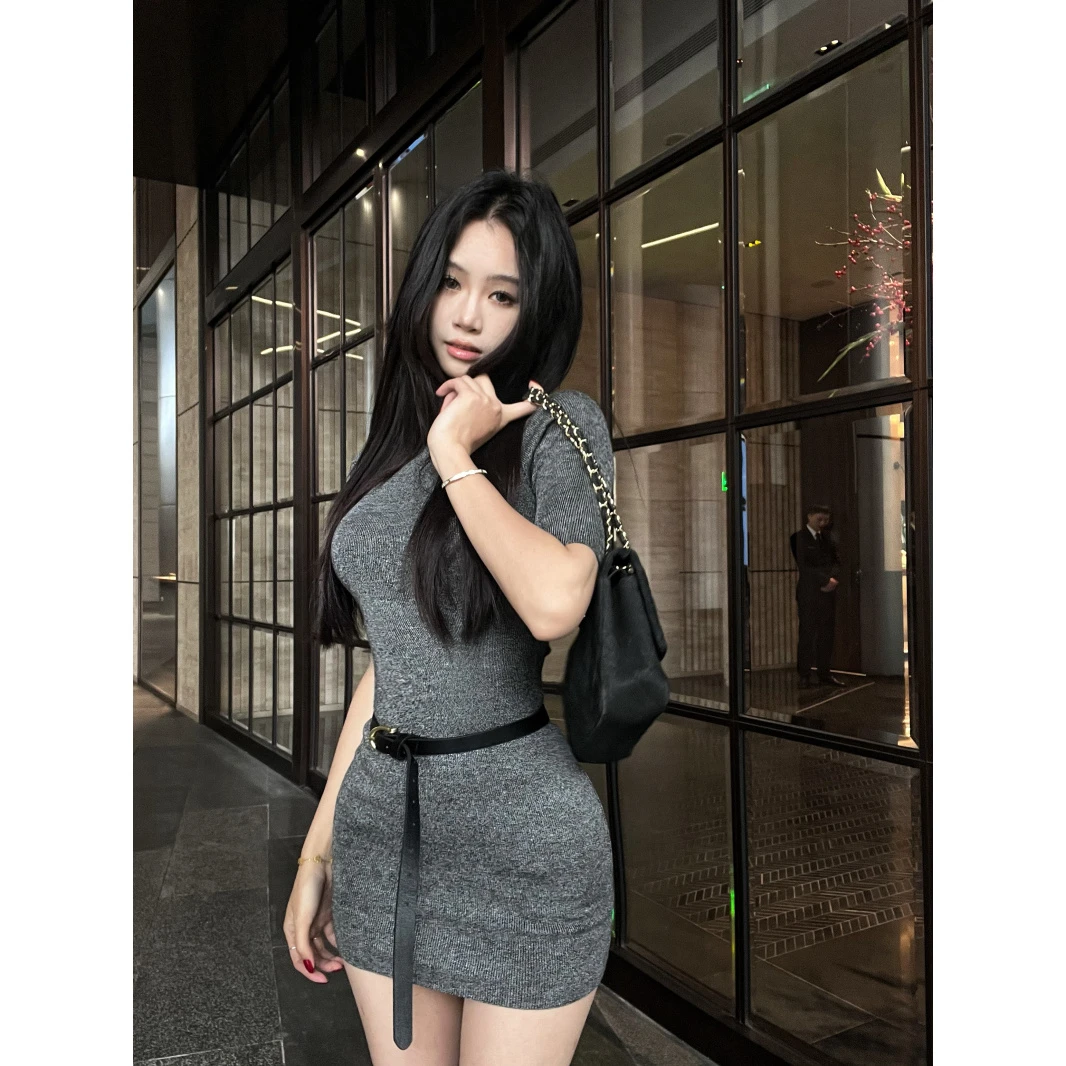 超火 御姐包臀裙半高领半袖毛织紧身连衣包臀短裙女