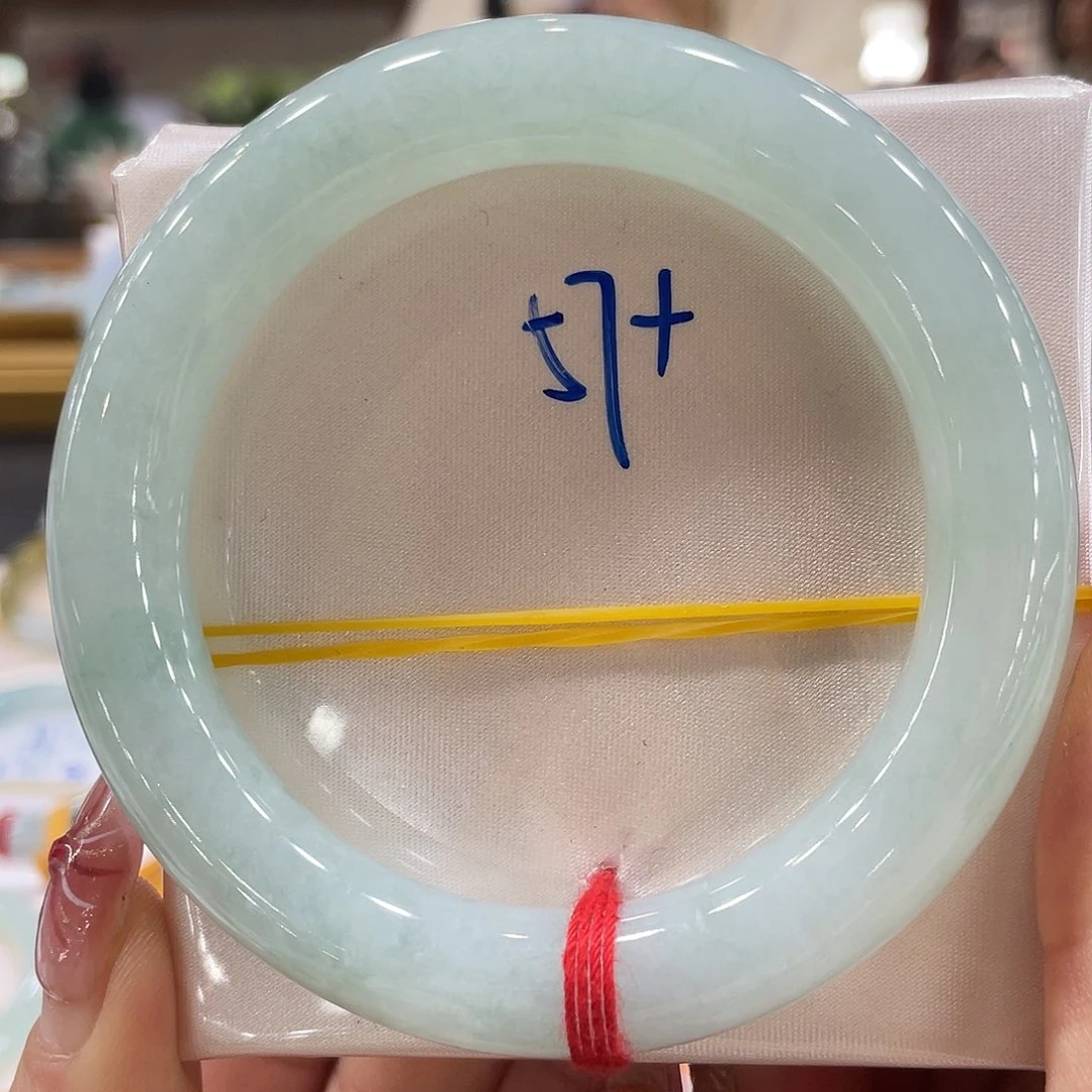 翡翠手镯未镶嵌翡翠手镯