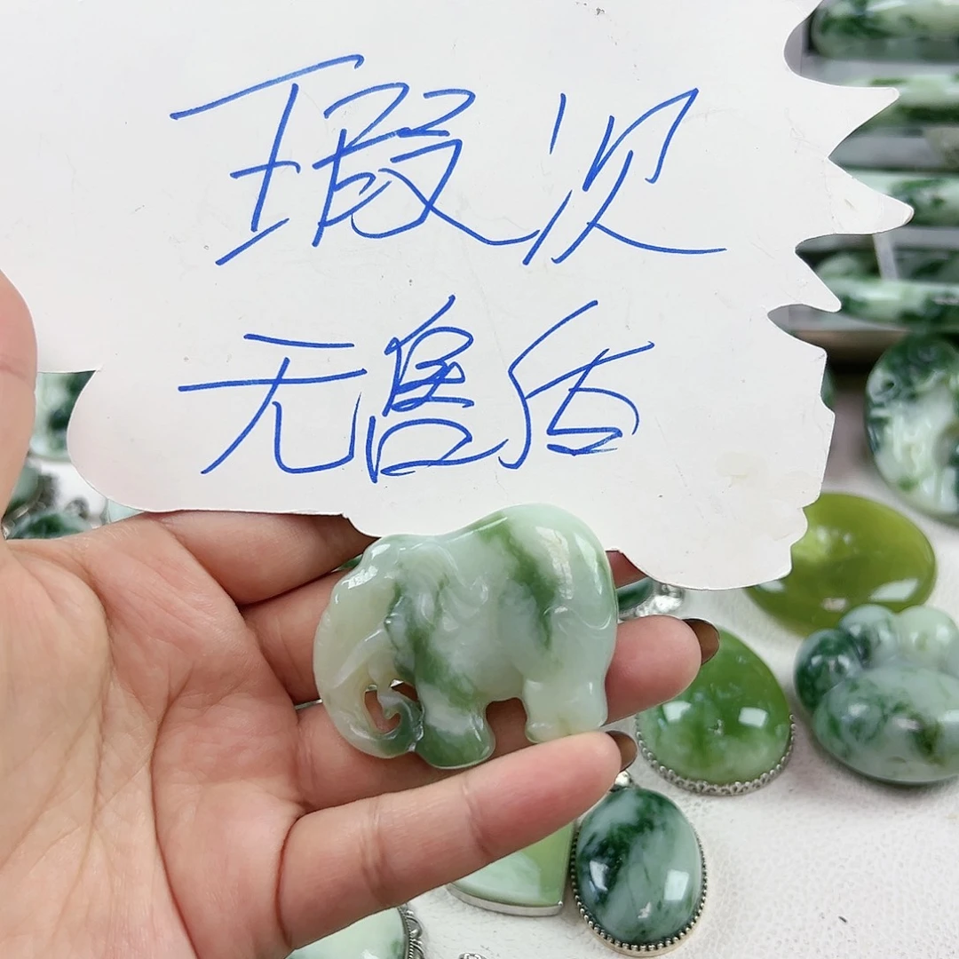 蛇纹石玉未镶嵌颈饰