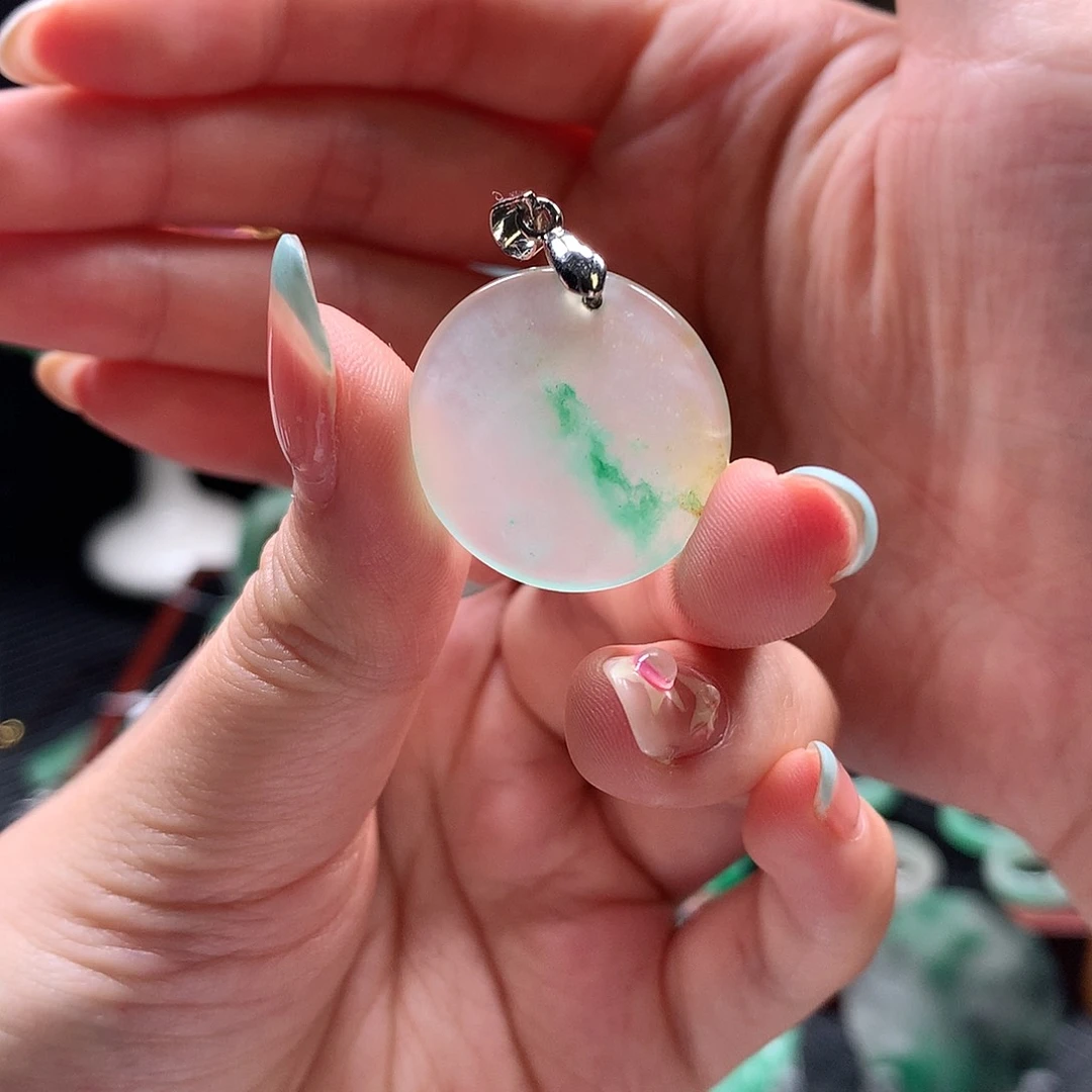 石英质玉吊坠未镶嵌