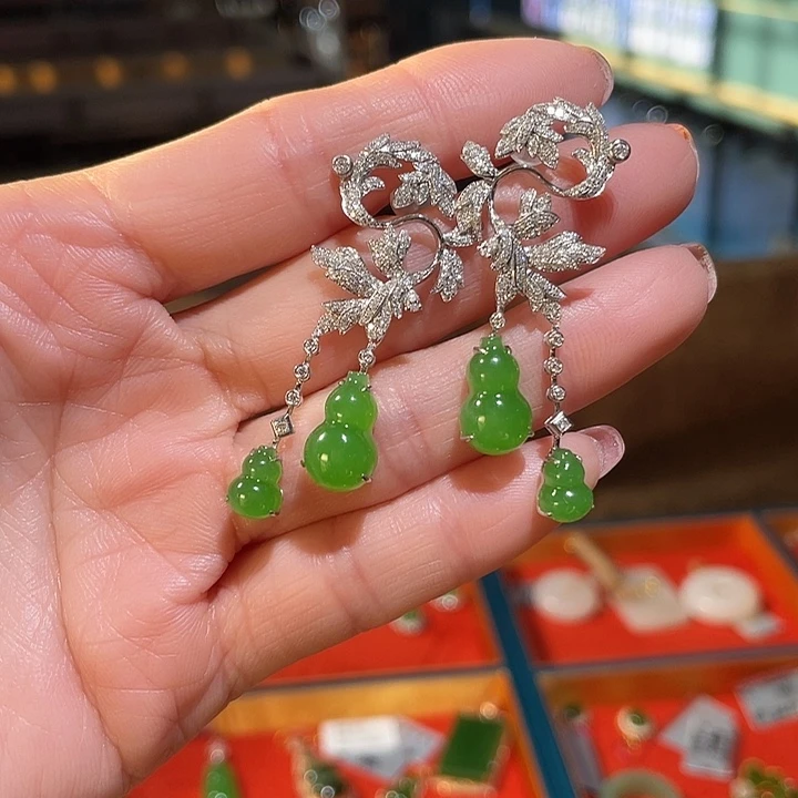 18K金镶嵌和田玉耳饰