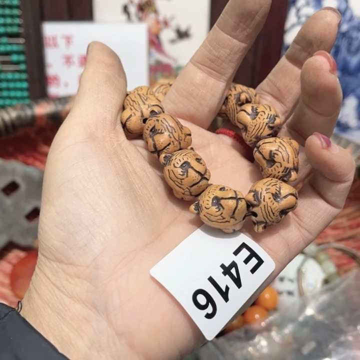 中***运瓷片直播间火爆开启