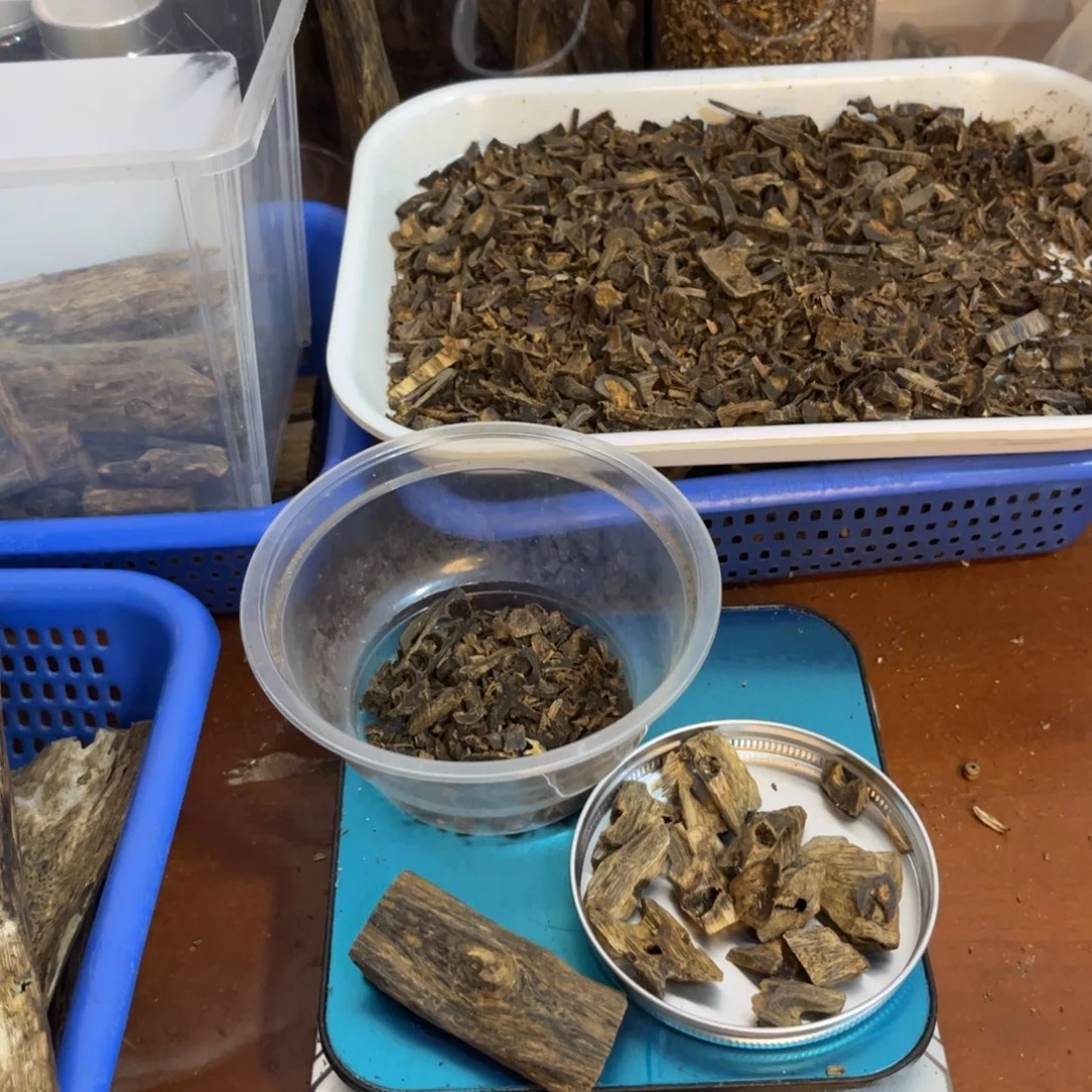 悦***傅沉香虫漏➕块料➕碎料