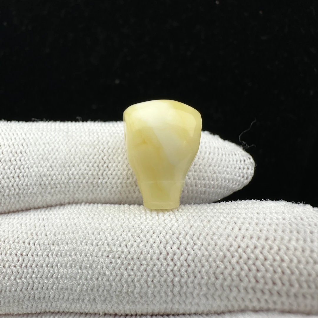 R3671天然原矿蜜蜡三通13x18mm 1.38克支持复检假一赔四