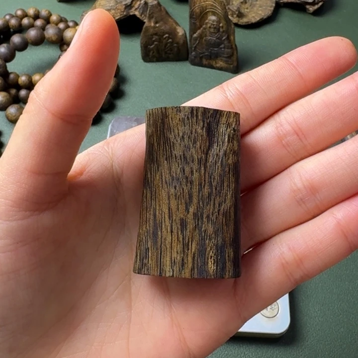 沉香手把件海南乌身圆叶树心油老料8.8克