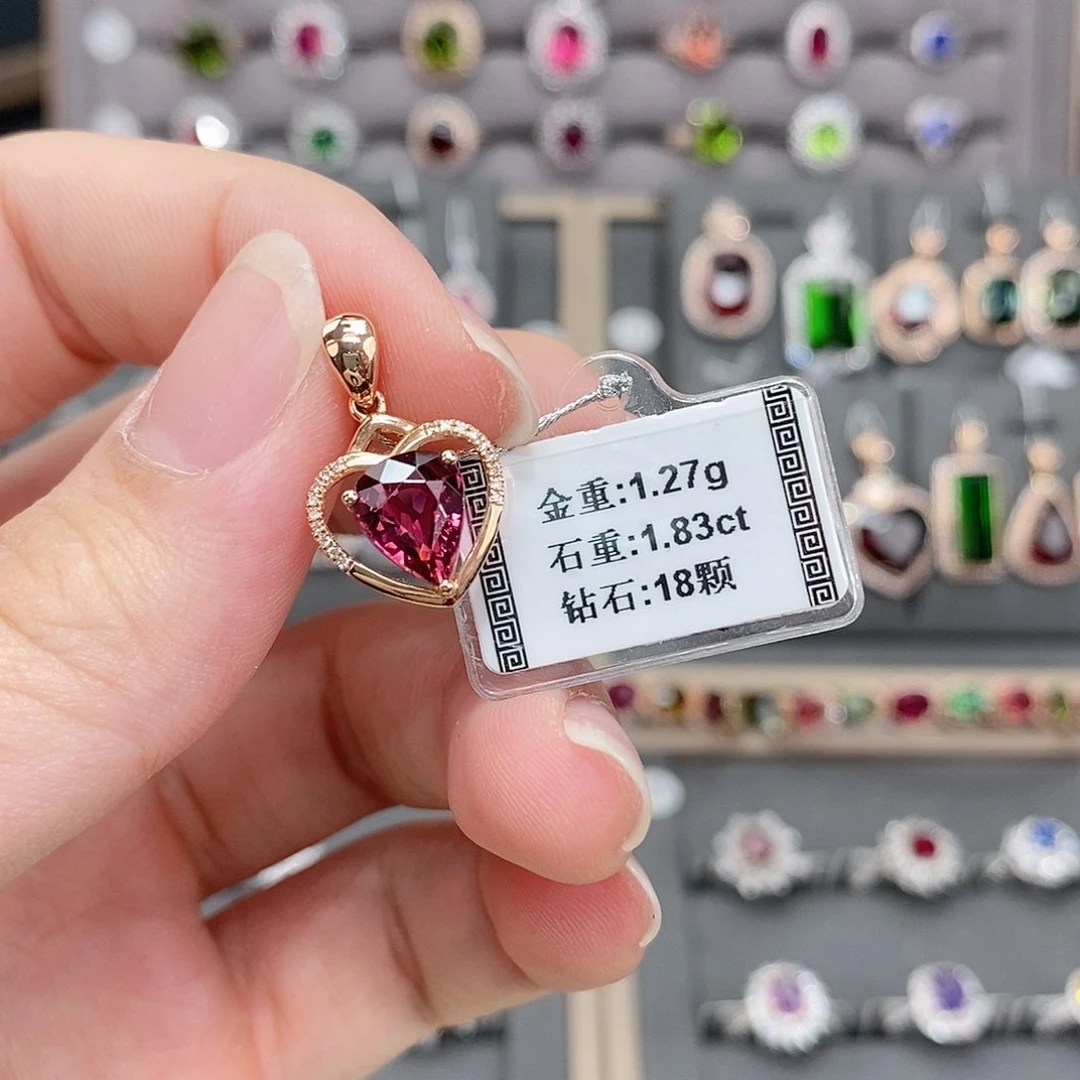 18K金镶嵌颈饰碧玺1.83。