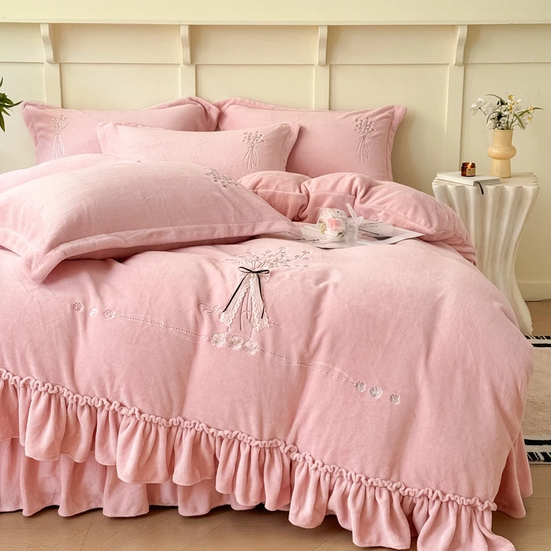 2025新款加厚双面牛奶绒床盖款四件套韩版绣花手工花冬季保暖被套