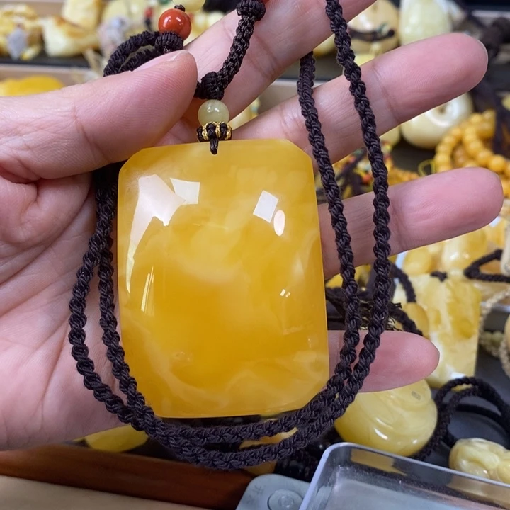 琥珀颈饰未镶嵌牌子