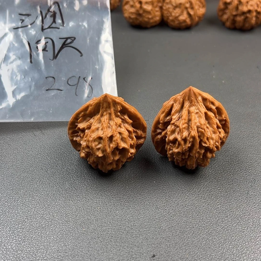 文玩核桃吊坠龙门涧