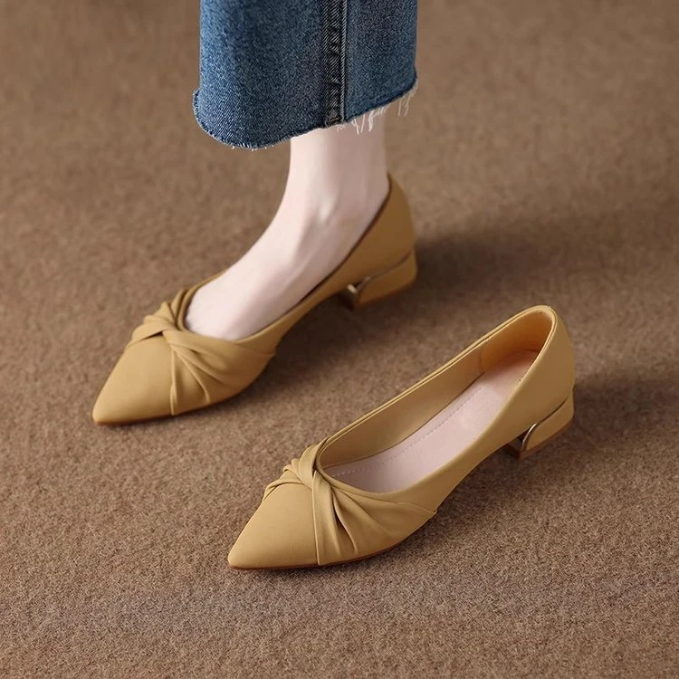 2025年春季新款真皮尖头高跟鞋女粗跟鞋子低跟女鞋软皮不累脚单鞋