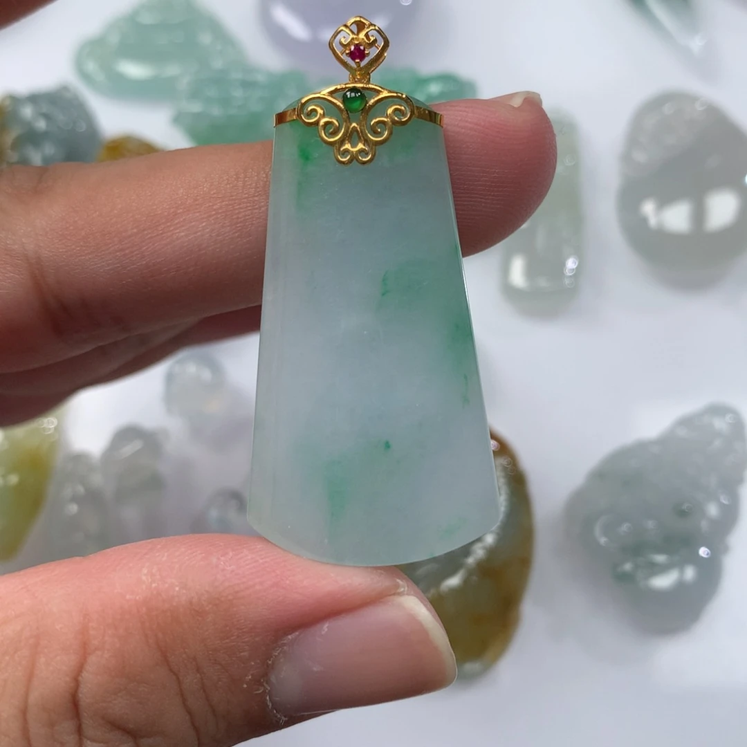 吊坠(不含链)未镶嵌翡翠