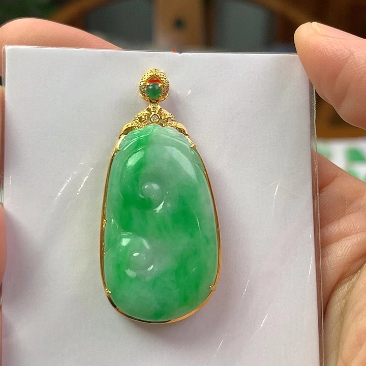 翡翠18K金镶嵌颈饰翡翠首饰