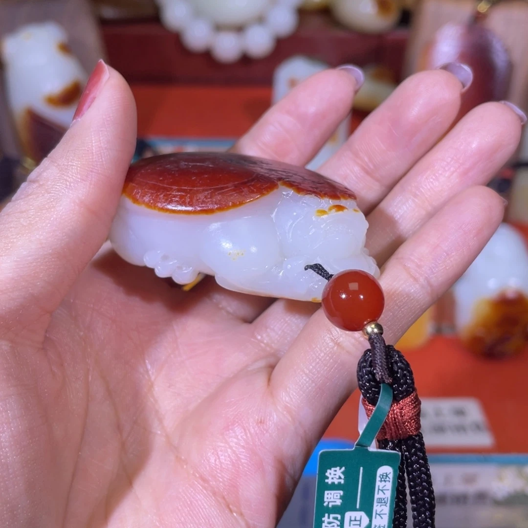 燕***。和田玉未镶嵌挂件