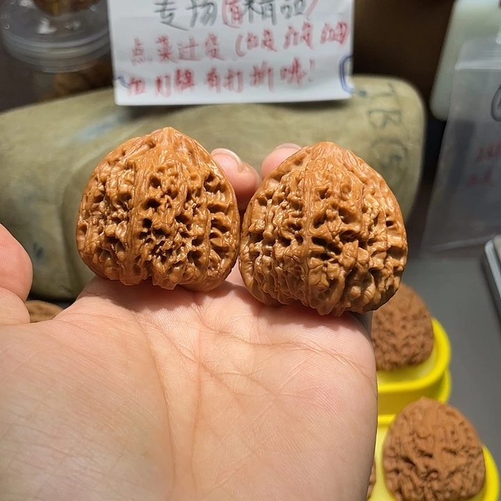 C***Y把件文玩核桃23号，42尺全品三角疆