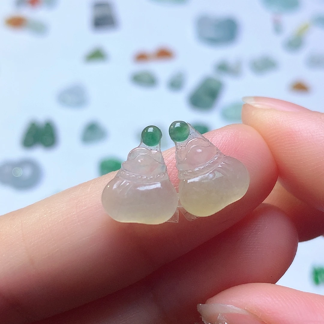 翡翠未镶嵌颈饰钱袋