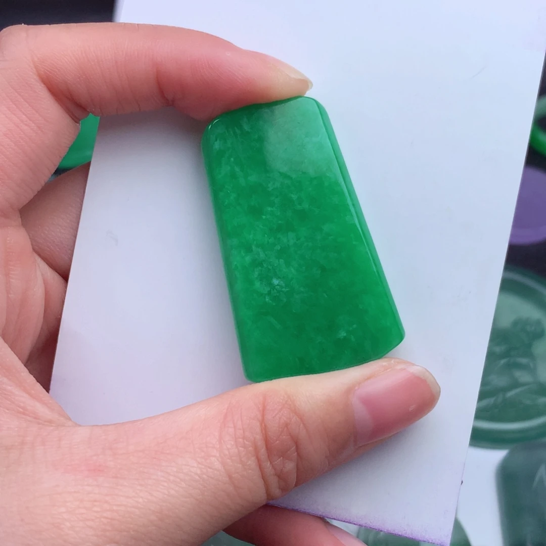 天然的缅料a货吊坠挂件