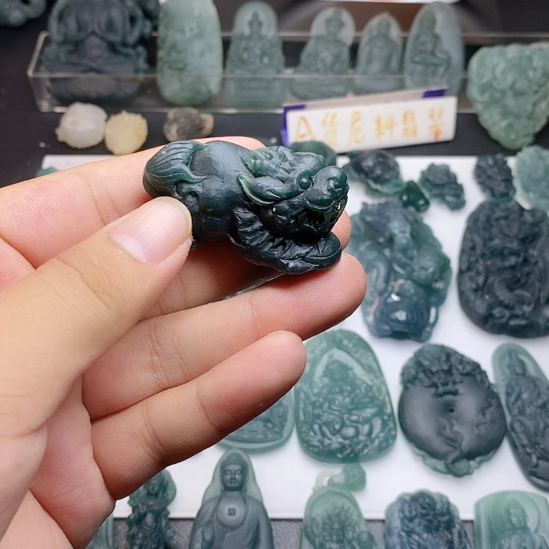 定制翡翠未镶嵌貔貅