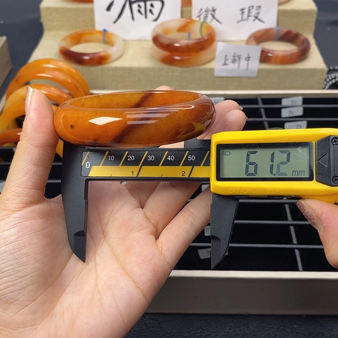 未镶嵌石英质玉（黄龙玉）手镯46号