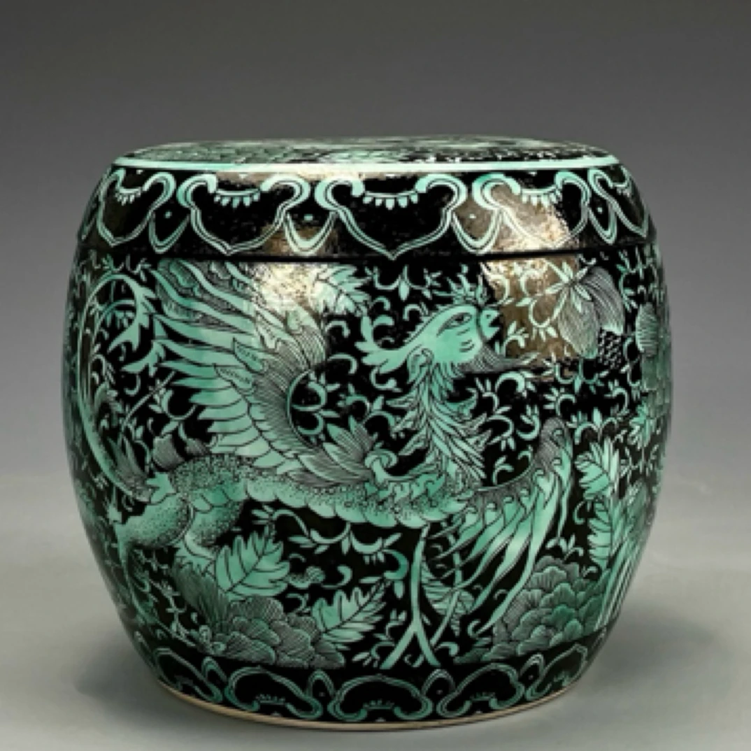 墨地绿彩凤穿花卉纹绣墩