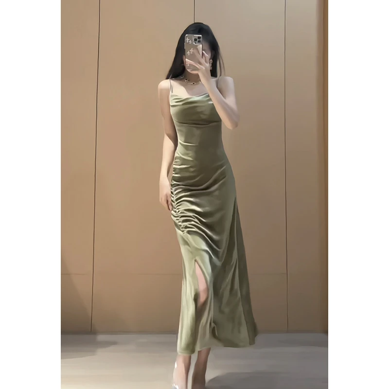 高级感绿色丝绒荡领性感吊带连衣裙女名媛修身包臀气质开叉礼服裙