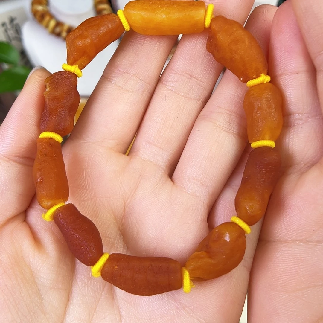 琥珀珠宝奇石未镶嵌。