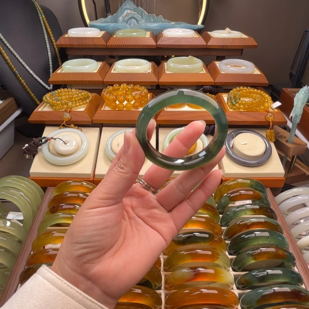 蛇纹石玉未镶嵌手镯52