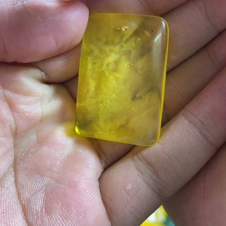 未镶嵌琥珀珠宝奇石