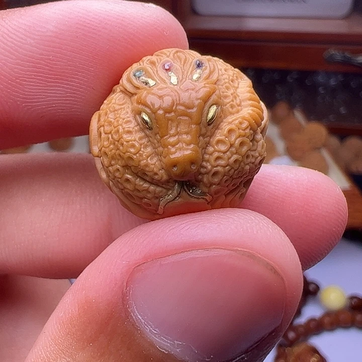 猴头核桃吊坠精工满镶嵌灵蛇18