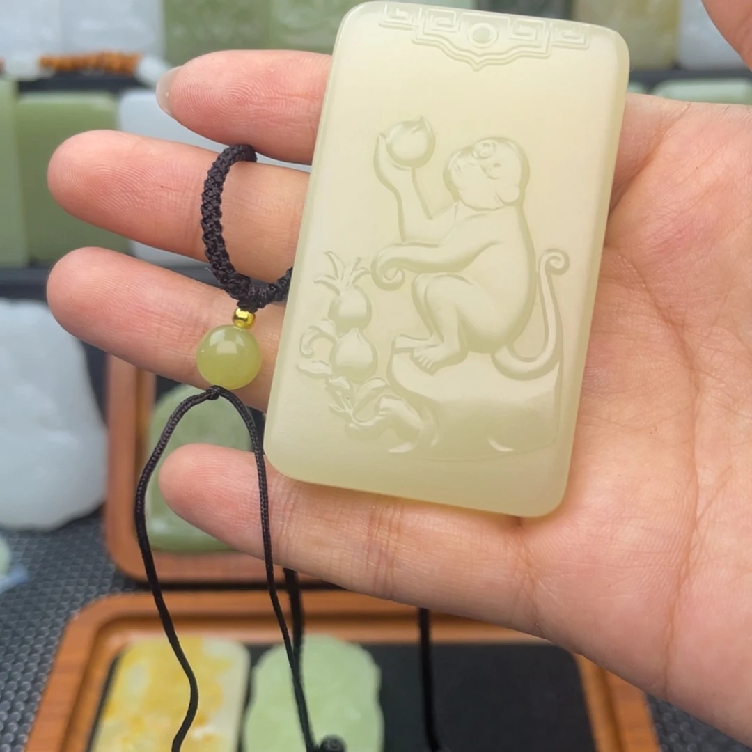 倔***韩昆仑山料生肖猴吊坠挂件