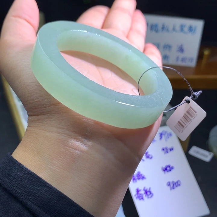 定制翡翠未镶嵌翡翠手镯