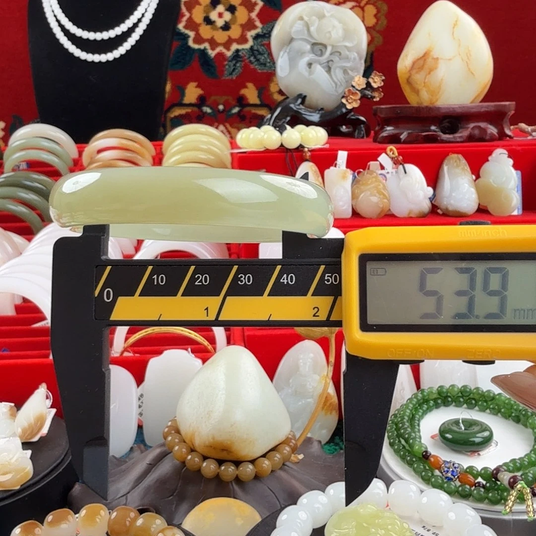 和田玉未镶嵌手镯