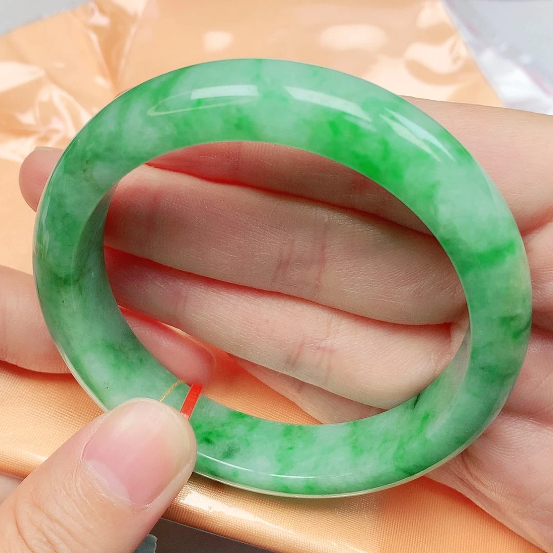 翡翠手镯未镶嵌抖音818