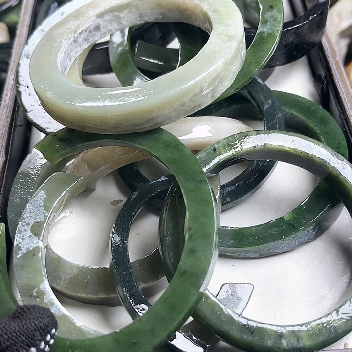 和田玉（糖玉）和田玉边角料9K金镶嵌想**笑