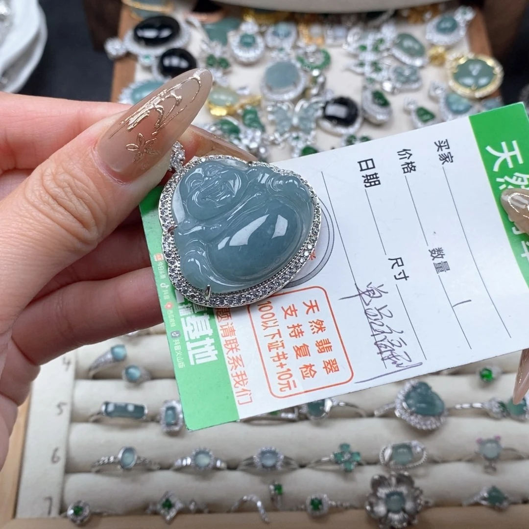 翡翠颈饰未镶嵌翡翠