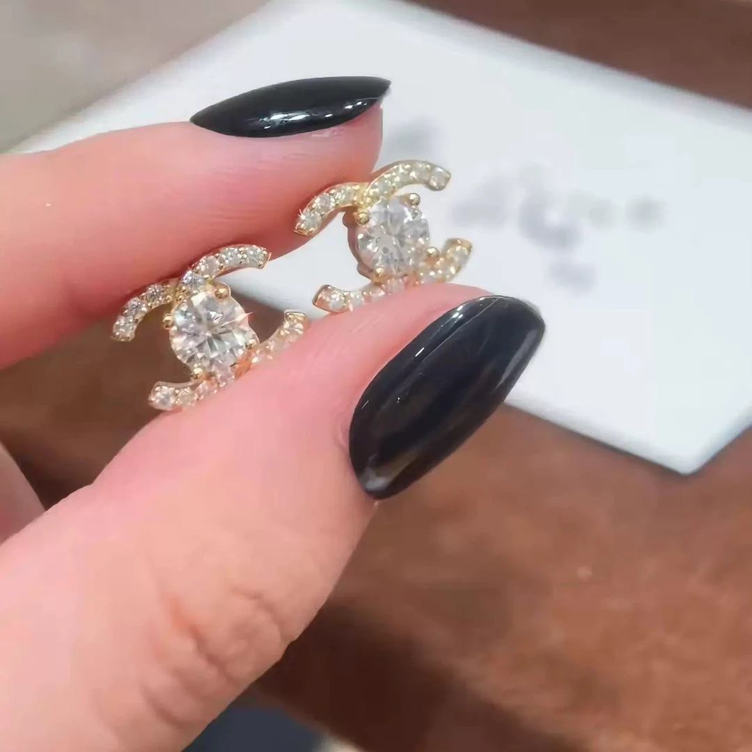 铜合金耳饰 925银小香风锆石珍珠耳钉高级感精致百搭日常通勤耳饰