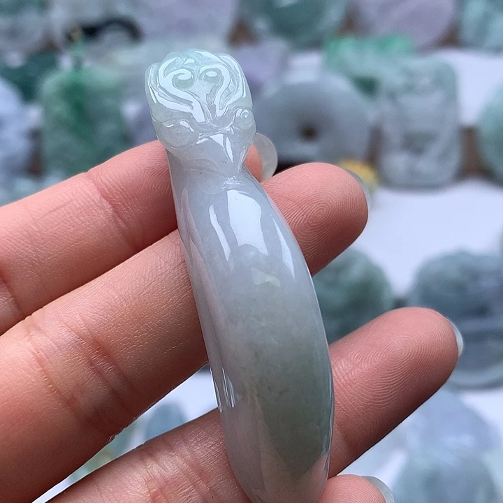 翡翠未镶嵌颈饰龙勾福利