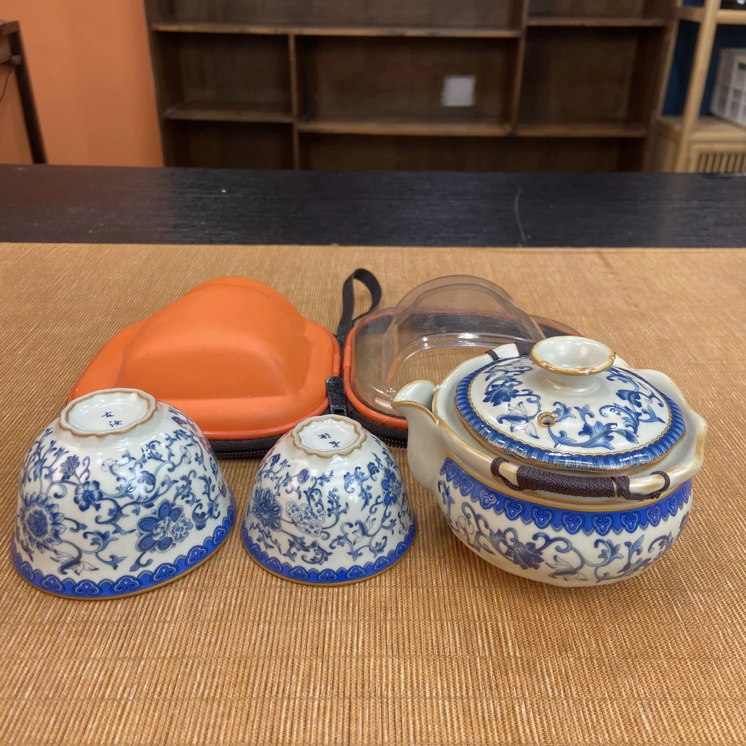 YS490-缠枝莲手抓花一大一小杯旅行茶具