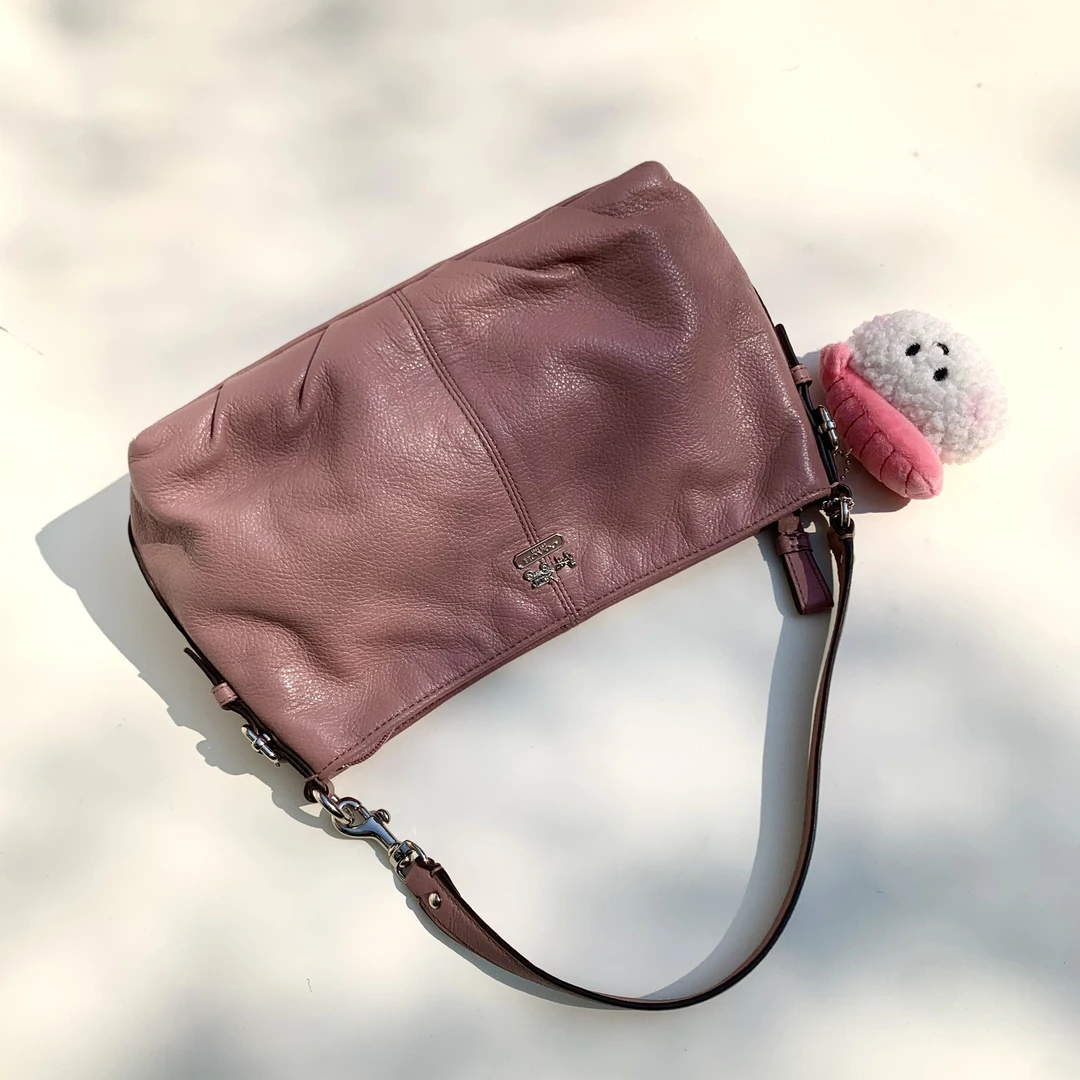 95新 COACH/蔻驰 经典时尚百搭通勤藕粉色皮革单肩腋下饭盒包