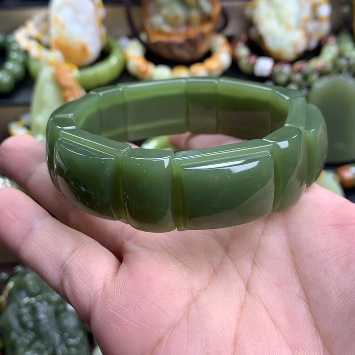 用***来未镶嵌手串透闪石质玉
