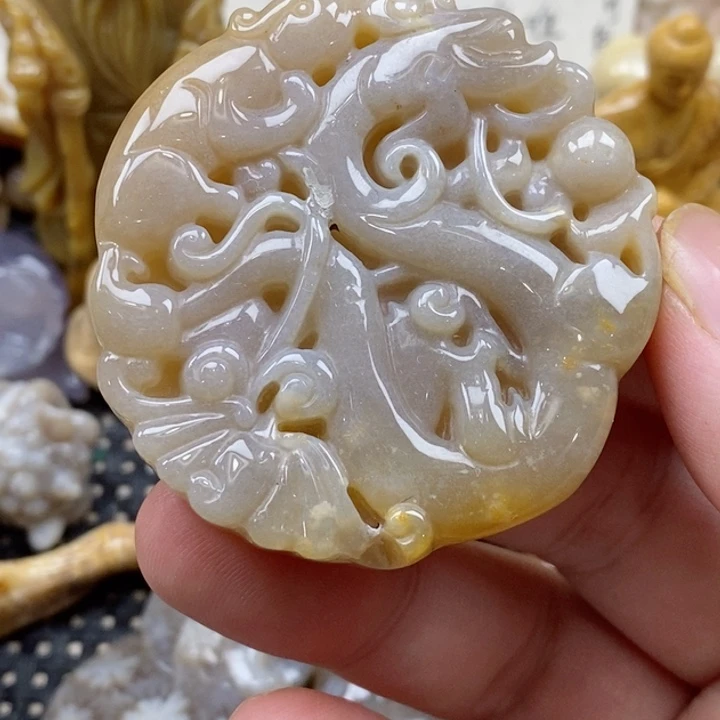 颈饰未镶嵌硅化珊瑚（珊瑚玉）有瑕