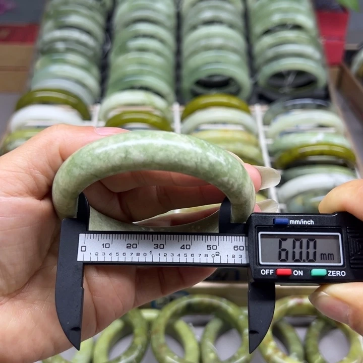 蛇纹石玉未镶嵌手镯45