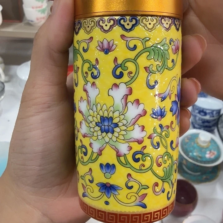 珐琅彩茶叶罐一个
