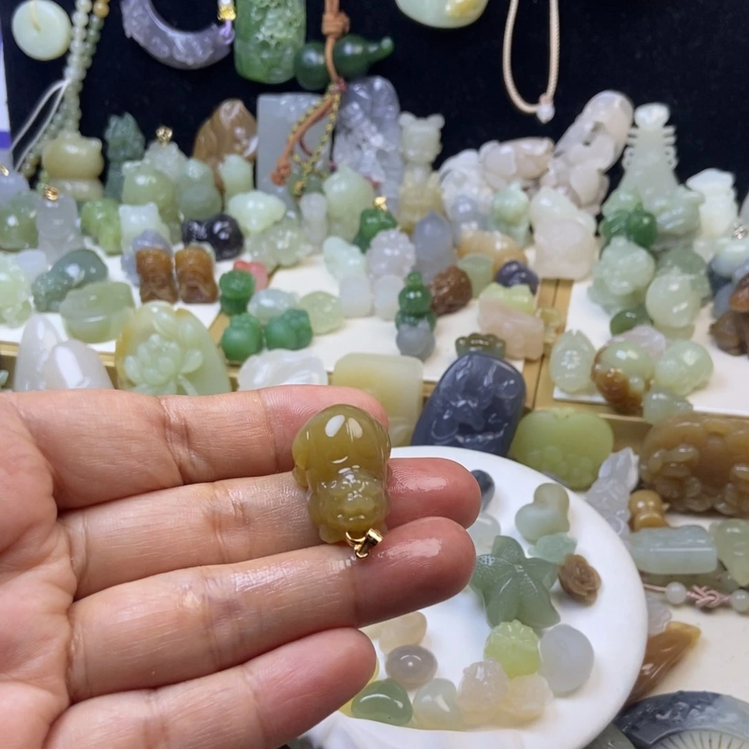 和田玉未镶嵌颈饰