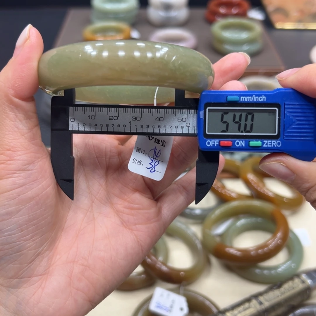 石英质玉未镶嵌手镯