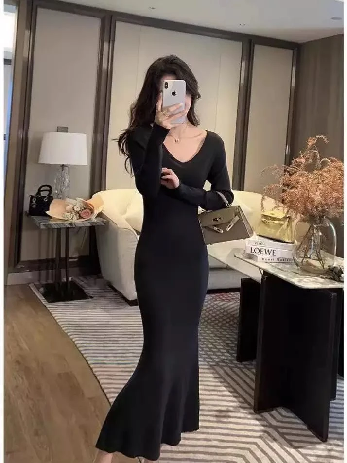 【金·汐】秋冬款V领针织连衣裙黑色修身步步生莲鱼尾连衣裙