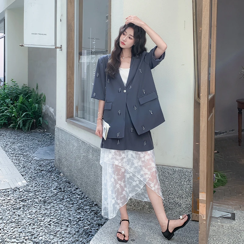 巨好看的刺绣西装套装女夏季2025新款设计感蕾丝拼接半身裙两件套