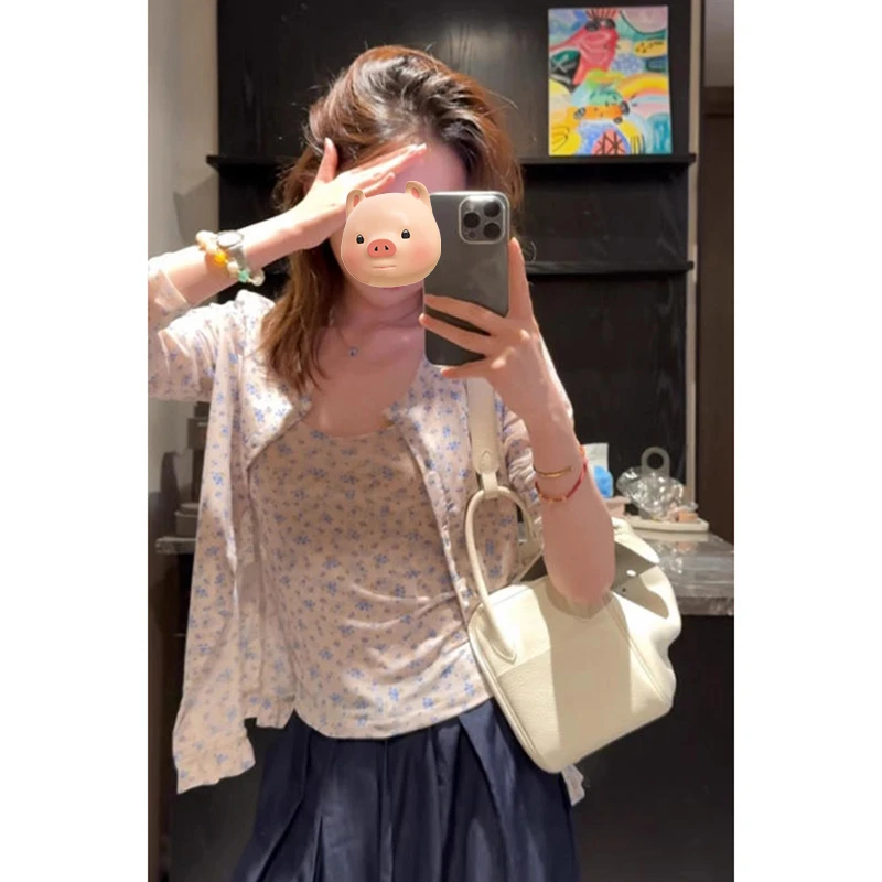 2025超火夏日ootd穿搭一整套冰丝开衫法式碎花小吊带背心两件套装