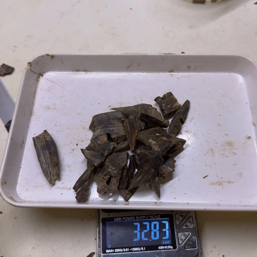 脆***皮沉香碎屑沉香奇楠沉香金沙叶块料32克